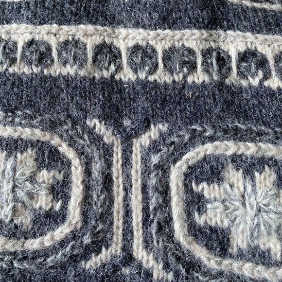 Limited Vintage Wool Snowflake Sweater, Nordic Design, Loose Fit, High Collar - Picture 5 of 11